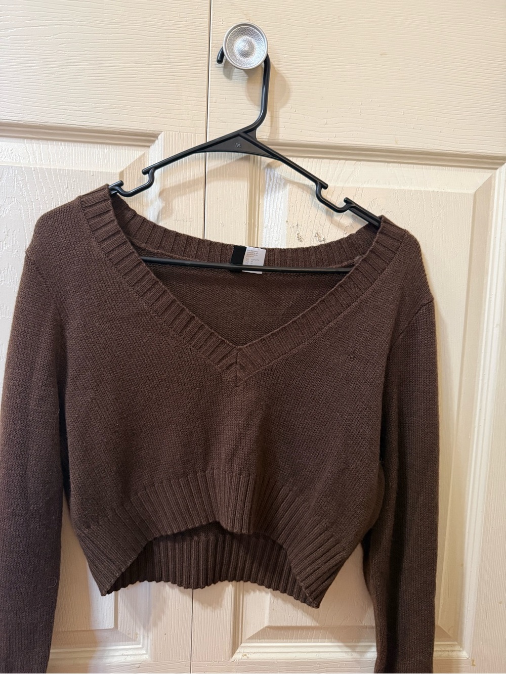 H&M brown v neck cropped sweater size medium